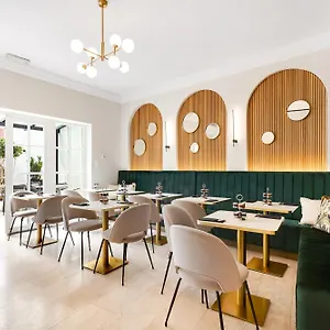 Hotel Adora